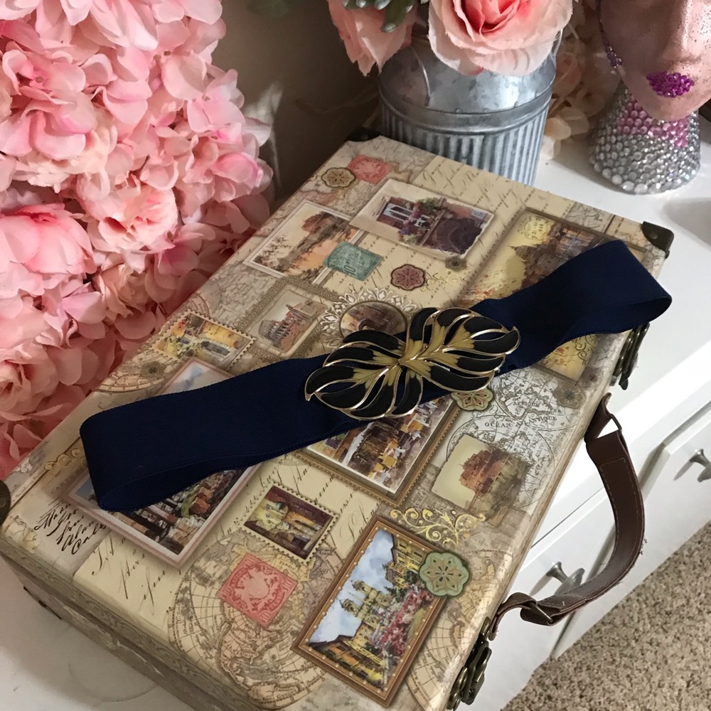 VINTAGE BLUE BELT WITH GOLD CLASP